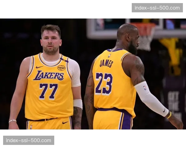 湖人第三节轰出45分进攻高潮，东契奇半场20分7助攻